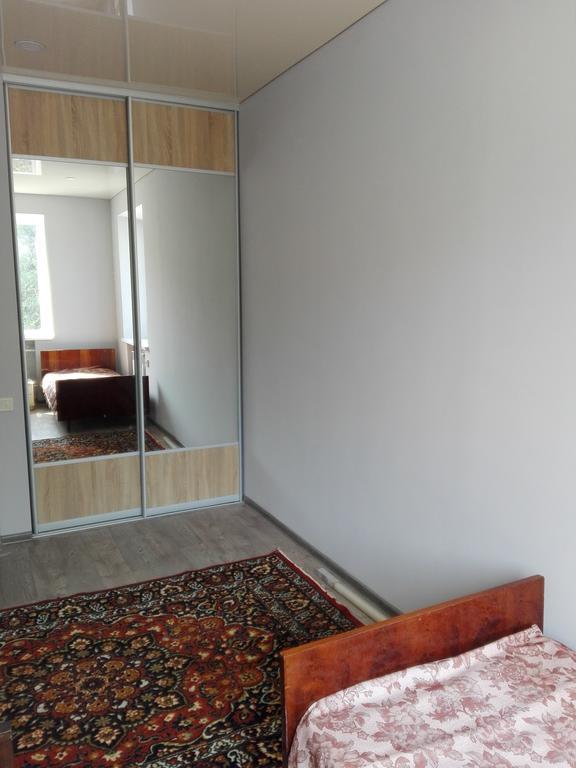 Apartment On Kryvorizhstal Street 35-24 Krivij Rih Kültér fotó